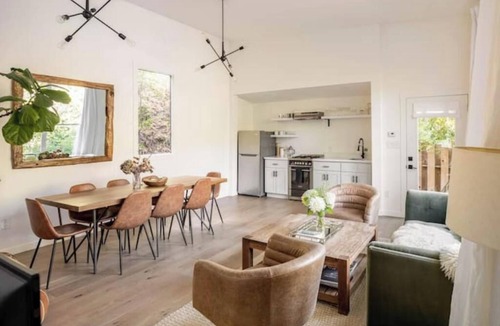 San Anselmo House | Treehouse studio, secluded & chic hiker’s paradise