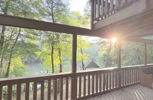 Hawkinsville House | Unique elevated 3-bedroom River House with AC and High Speed Internet,Sleeps 13