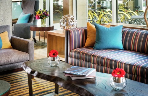 University District Hotel | University District Stay | 1 King Bed | Near UW Campus