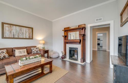 Clifton Forge West House | Updated & Charming! Home Near Douthat State Park