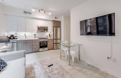 NoMa Hotel | Upscale 1 BR w/ 5 Star Amenities Near Union Market