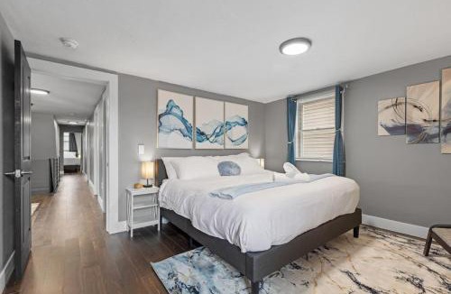 Shadyside Apartment | Upscale 2 Story Apartment with 8 beds and Free Parking, walkable to S Highland ave