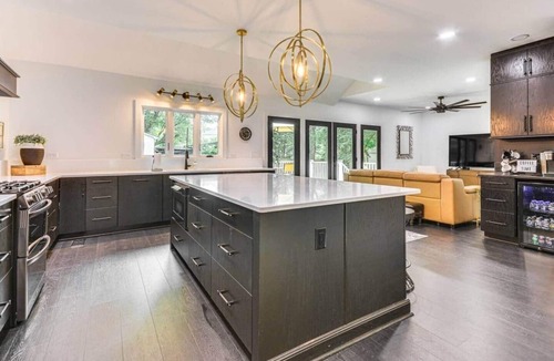 Lexington House | Uptown Lexington Stay, Vineyards & Shopping Nearby