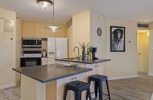 Downtown Honolulu Apartment | Urban Paradise with a Complimentary Parking