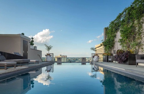 Logan Square Hotel | Urban Suite Perfect for Shopping and Dining in Philly, Pets are Welcome For Free