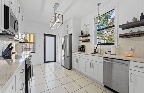 East Little Havana House | Villa Tranquillo | Calle Ocho | Pool & Hot Tub