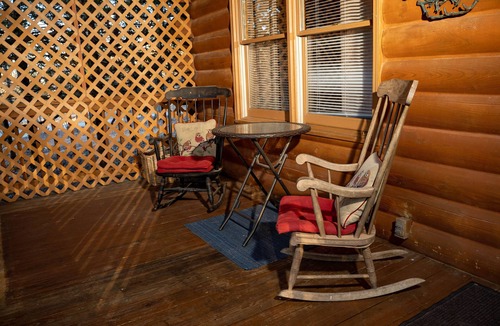 Warm Springs Cabin | Visit Mountain Getaway for Labor Day! - Hot Tub - Fiber Wifi - Callaway