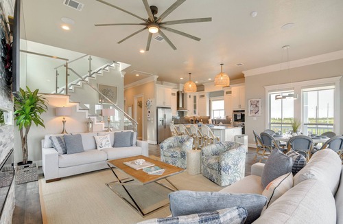 Galveston House | Walk to Galveston Beach: Family Gem w/Balconies!