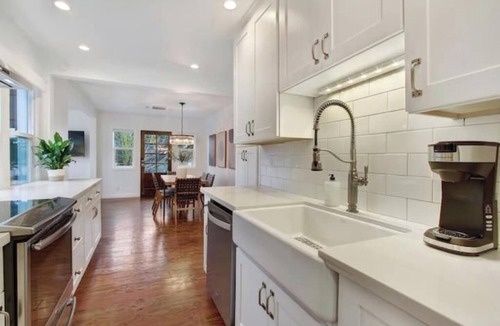 Whittier Heights House | Walkable 2BR/2BA Modern Charmer w/BBQ near Park