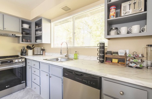 Downtown Apartment | Walkable condo in heart of vibrant D/n Redmond, m/s from Microsoft, woodinville