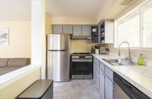 Downtown Apartment | Walkable condo in heart of vibrant D/n Redmond, m/s from Microsoft, woodinville