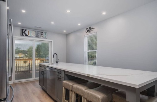 Fox Lake House | Waterfront Channel 3Bed 4Bath with Hot Tub Gazebo and Pet Friendly