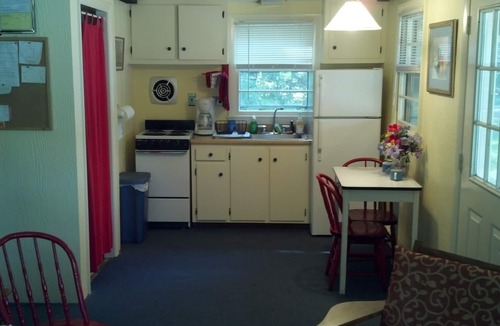 Barrington Cottage | Waterfront Cottage, Quiet and Secluded, on Swains Lake