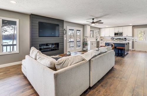 Shell Knob House | Waterfront Deck, Shell Knob Gem on Table Rock!