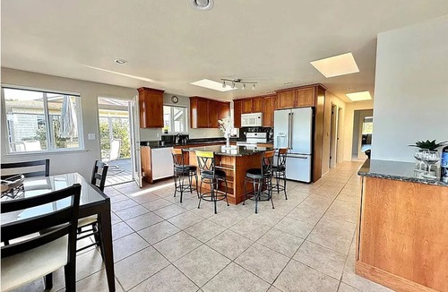 La Conner House | Waterfront Home in Historic La Conner. 30 Day Stay. Excellent Long-Term Rates.