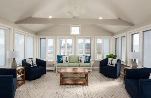 Rock Hall House | Waterfront Private Dock Boat Tie-Up & Near Town