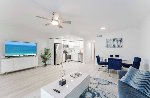 Boca Raton Apartment | Waterfront Retreat—Views, Pool, Hot Tub, Gym Walk to Beach & Boca Resort!