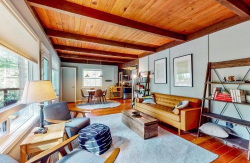Warnick House | Wooded-View Decks: Family Cabin Retreat in Deming