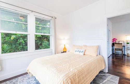 Hilo House | YOUR HILO HOMEBASE - Lovely 3 Bedroom in Heart of Hilo with AC!