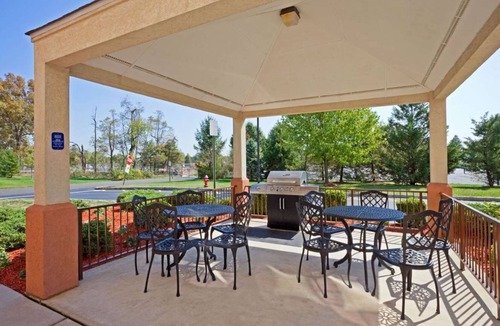 Somerset Apartment | Your Somerset Stay near TD Bank Ballpark! Relaxing Accommodation w/Full Kitchen