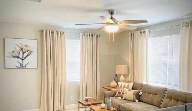 02 Walk to DT FTL - Serene apartment - King Bed