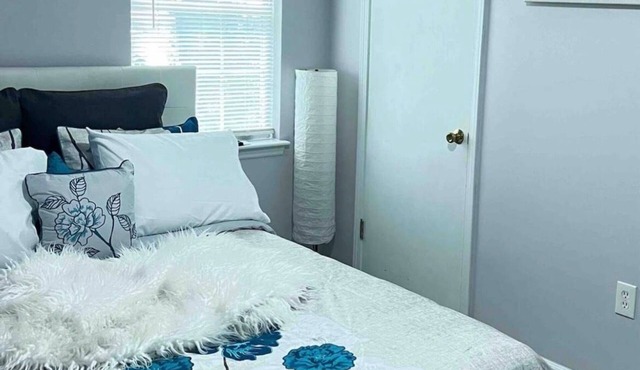 1-bedroom unit just 3 minutes drive to Spectrum Center