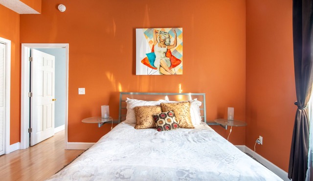 1880 Victorian In Heart Of Downtown.charming and cozy