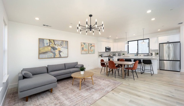 3BR Midtown townhome - Walk to Golden 1 & Capitol