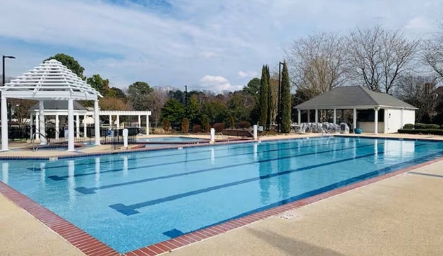 4 BDRM SLEEPS 16 GREAT LOCATION NEAR BUSCH GARDENS INDOOR OUTDOOR POOLS HOT TUBS