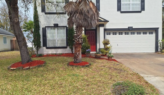 4 miles from beach! Class A neighborhood.