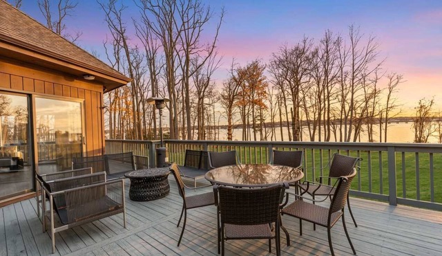 5BR Riverfront Home - Private Nature Retreat