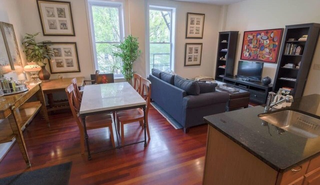 Above Maxwell Wine Bar - Super Central 2Bed 2Bath!