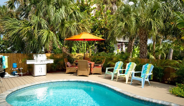 Al's Dream! LOCATION - Just Steps to the Beach! Shared Heated Pool