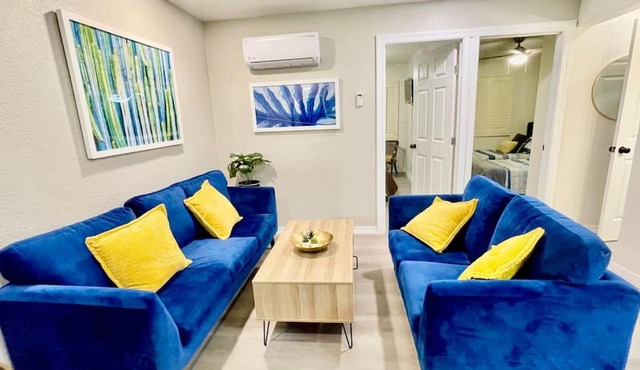 Apartment C, Restful,Cozy, close Sunland Park Mall