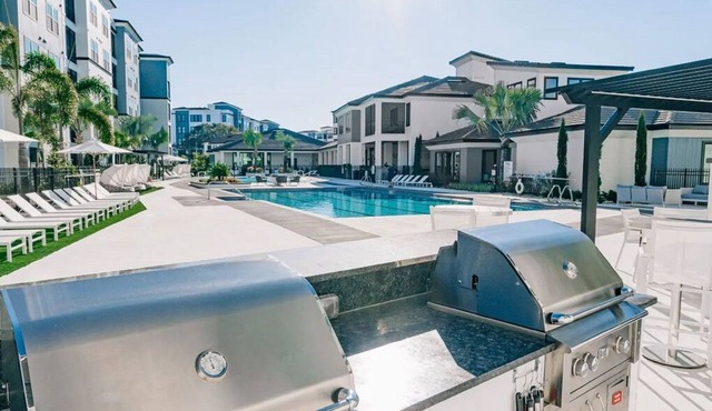 Barsala l Modern 1BD w/sofabed, Resort-style Pool