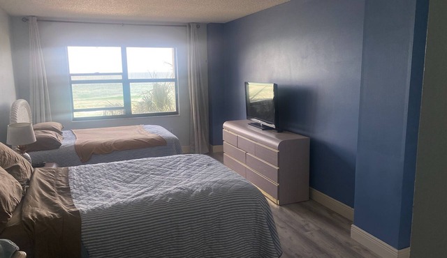 Beach front Paradise with gorgeous views Paradyce By The Sea
