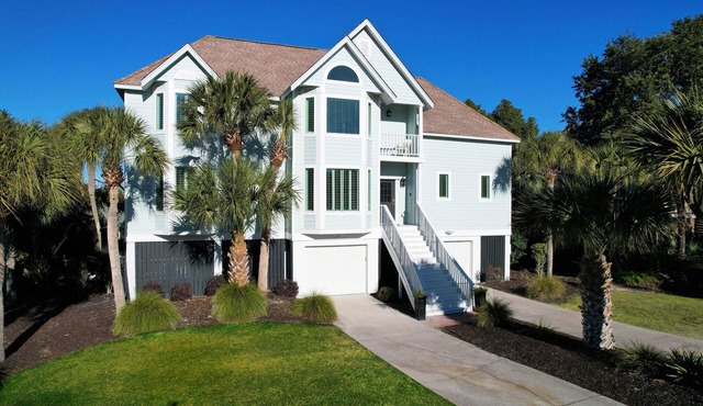 Beach House 4-bed/3.5-bath w/Private Pool & Spa - 5-Min Walk to Beach.