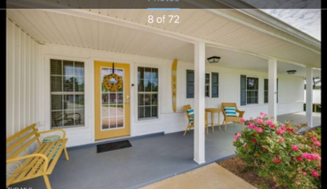 Beautiful 2-bedroom Lake front cottage with AC in charming Johnson City