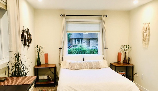 Beautiful modern studio 10 min. from major hiking areas and downtown Boulder