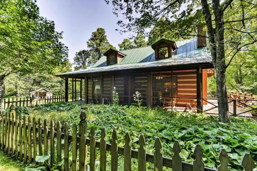 Black Mountain Cabin w/Screened Porch + Views!