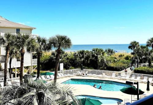 Breakers 221 - Walk to Beach, Shops and Dining