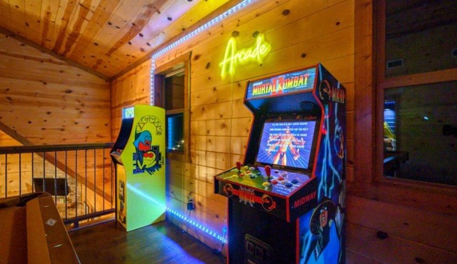 Broken Bow Getaway Game Room Hot Tub