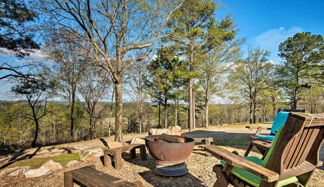 Broken Bow Mountaintop Home w/Hot Tub!