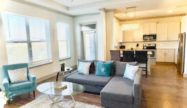 Buckhead Oasis- Spacious, 2 bed, 2bath with Private Balcony