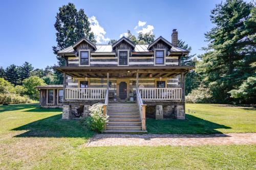 Cabin Vacation Rental ~ 8 Mi to Penn State!