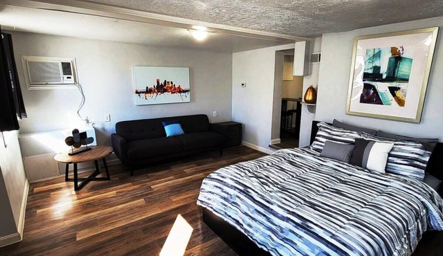 California Ave Quarters - Modern 1BR - EZ Parking