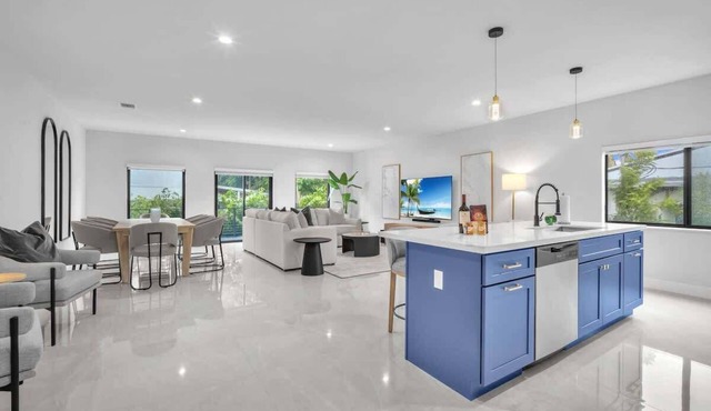 Casa Bella l Sleeps 10 l Near Freedom Park & MIA