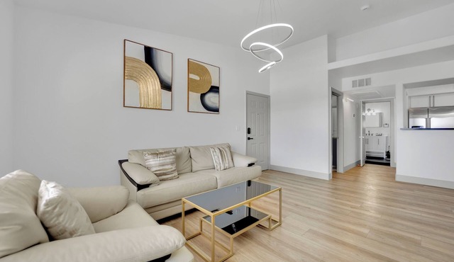 Charming 2-bedroom condo near to Strip