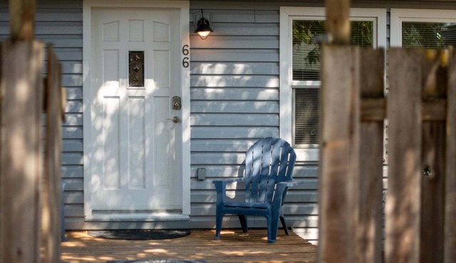 Charming Blue Bungalow in Eugene, 2BR/1BA, pet-friendly, close to downtown & Autzen.