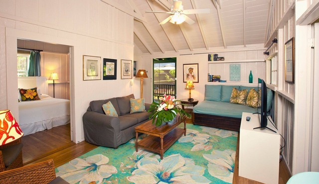 Charming Hanalei Beach Cottage w/AC - Walk to town & the Beach! TVNC-1091